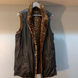 Women’s XL leopard print reversible vest